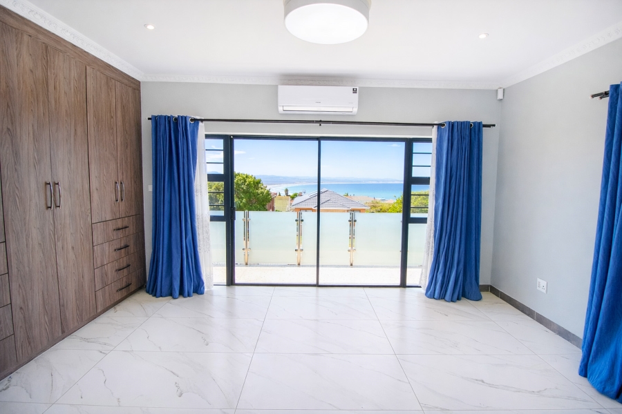 4 Bedroom Property for Sale in Wavecrest Eastern Cape